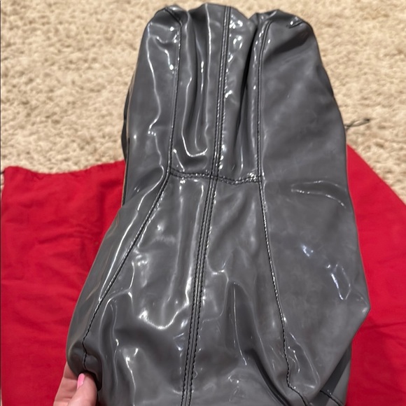 Vintage VALENTINO Nuage Large Bow Patent Leather Shiny Gray Tote w/Red Dust Bag - Picture 4 of 16